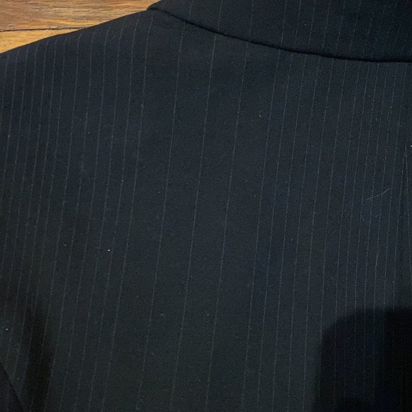 2/$12 ❤️❤️ The limited pinstripe blazer size six - Picture 5 of 5